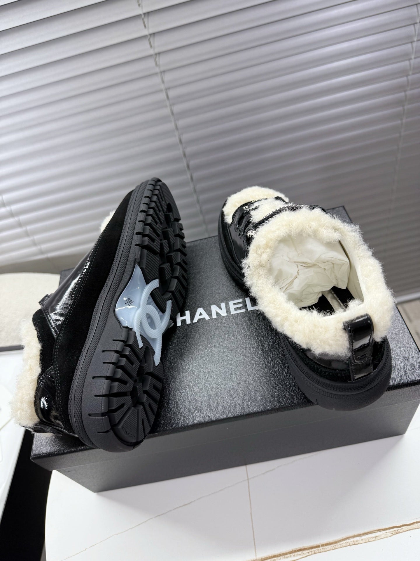 CHANEL 25S SNEAKERS WITH FUR AENTS 35MM IN BLACK CALFSKIN