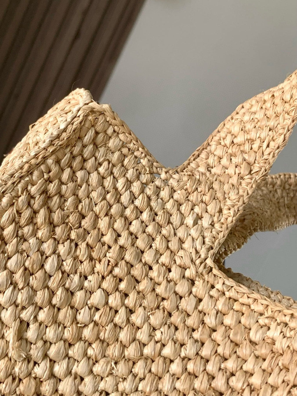 LOEWE 25S WE FONT TOTE BAG 24 IN NATURAL RAFFIA FIBER