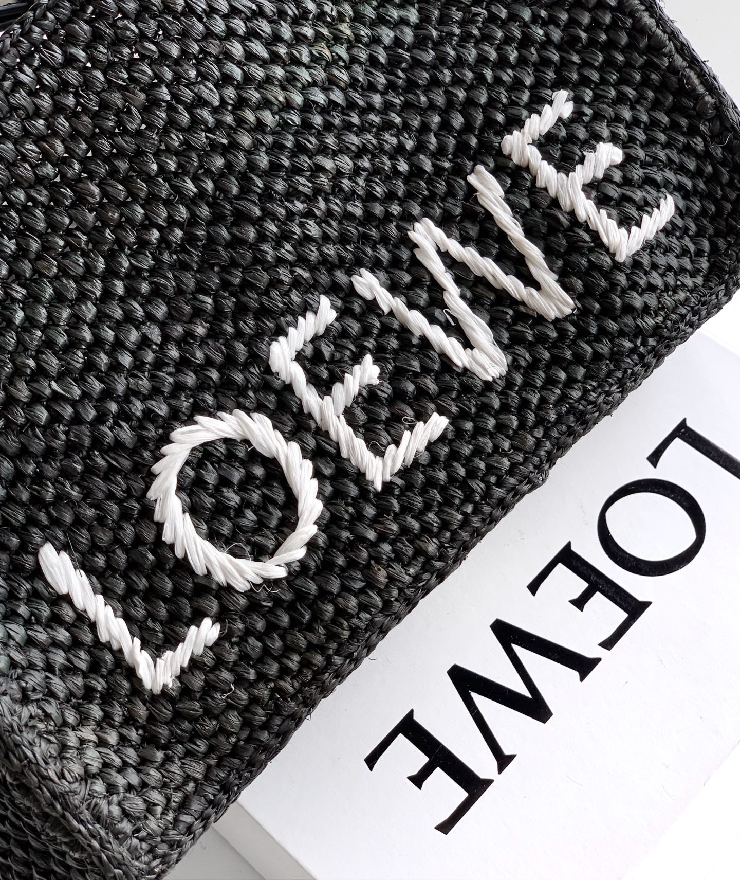 LOEWE 25S WE FONT TOTE BAG 24 IN BLACK RAFFIA FIBER