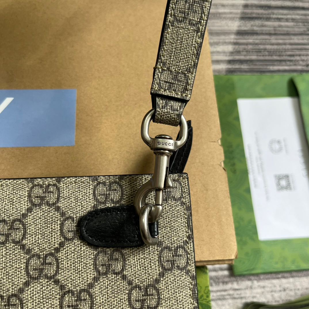 GUCCI NEO VINTAGE 26  SUPREME POUCH IN BEIGE AND EBONY CANVAS