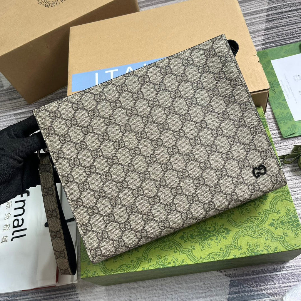 GUCCI NEO VINTAGE 26  SUPREME POUCH IN BEIGE AND EBONY CANVAS