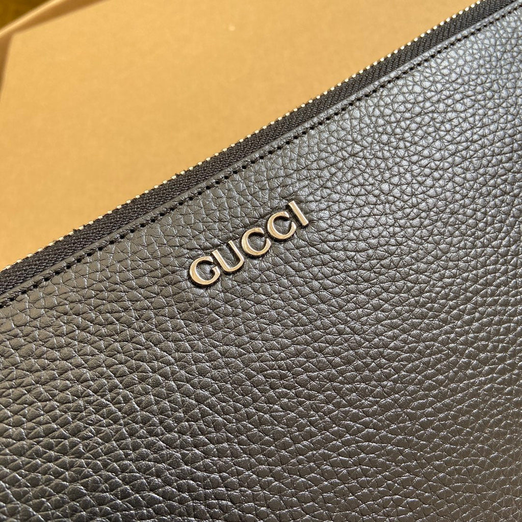 GUCCI POUCH 28 WITH  LOGO BLACK CALFSKIN