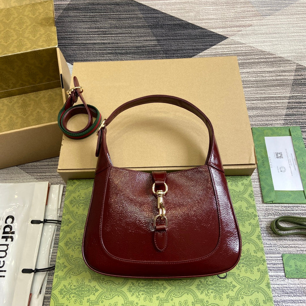 GUCCI JACKIE SMALL SHOULDER BAG 27 IN WINE RED CRACKED LACQUER CALFSKIN GOLD HARDWARE