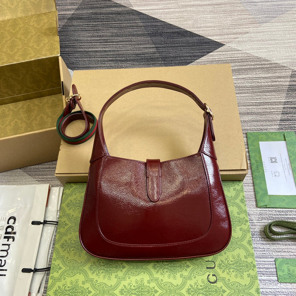 GUCCI JACKIE SMALL SHOULDER BAG 27 IN WINE RED CRACKED LACQUER CALFSKIN GOLD HARDWARE
