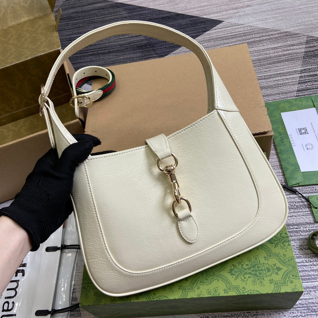 GUCCI JACKIE SMALL SHOULDER BAG 27 IN WHITE CRACKED LACQUER CALFSKIN GOLD HARDWARE