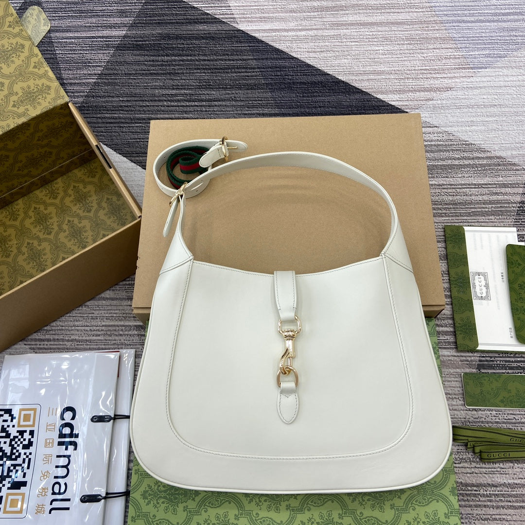 GUCCI JACKIE MEDIUM SHOULDER BAG 35 IN WHITE CALFSKIN GOLD HARDWARE