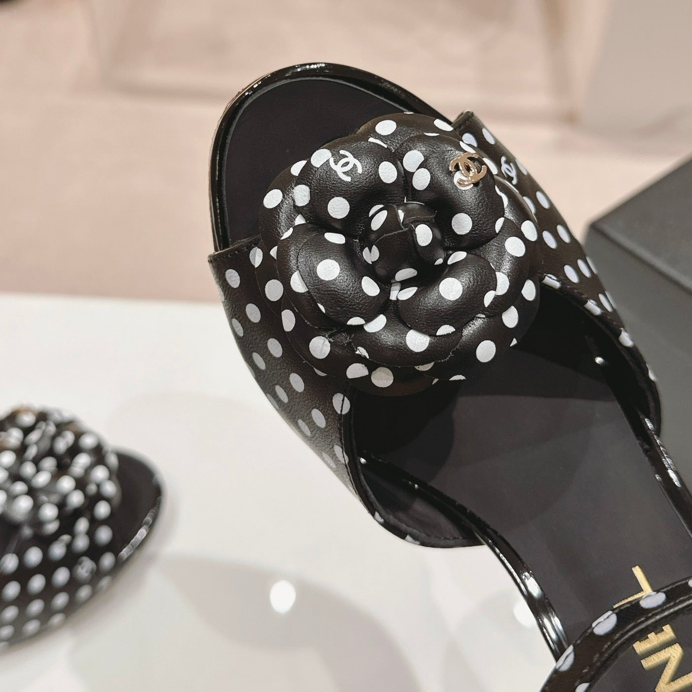 CHANEL Double C New Camellia High Heel Black/White Caro