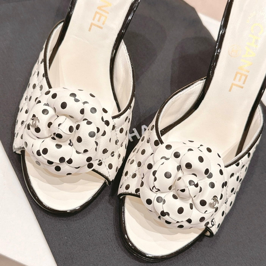 CHANEL Double C New Camellia High Heel White/Black caro