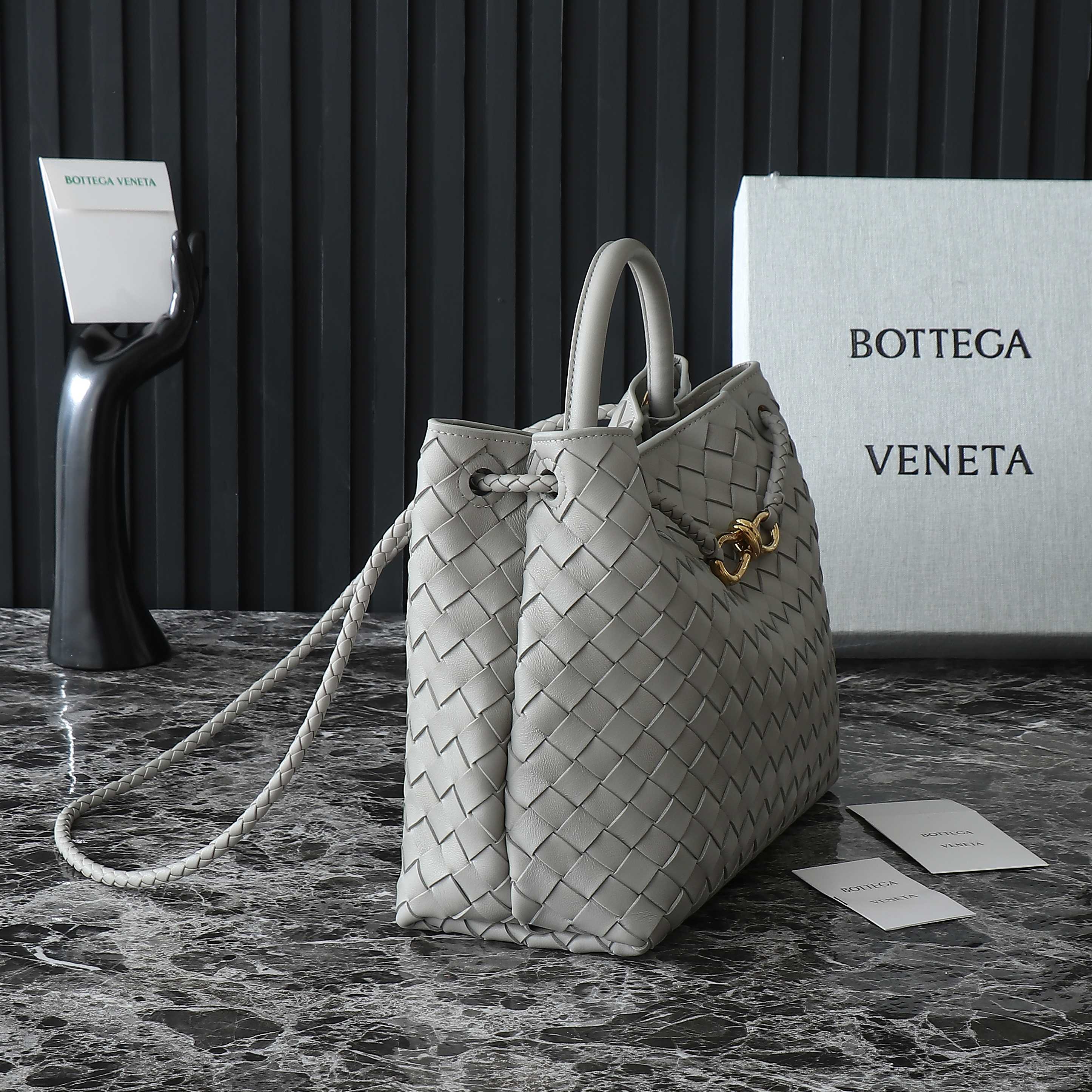 BOTTEGA VENETA MEDIUM ANDIAMO 32CM GREY LAMBSKIN