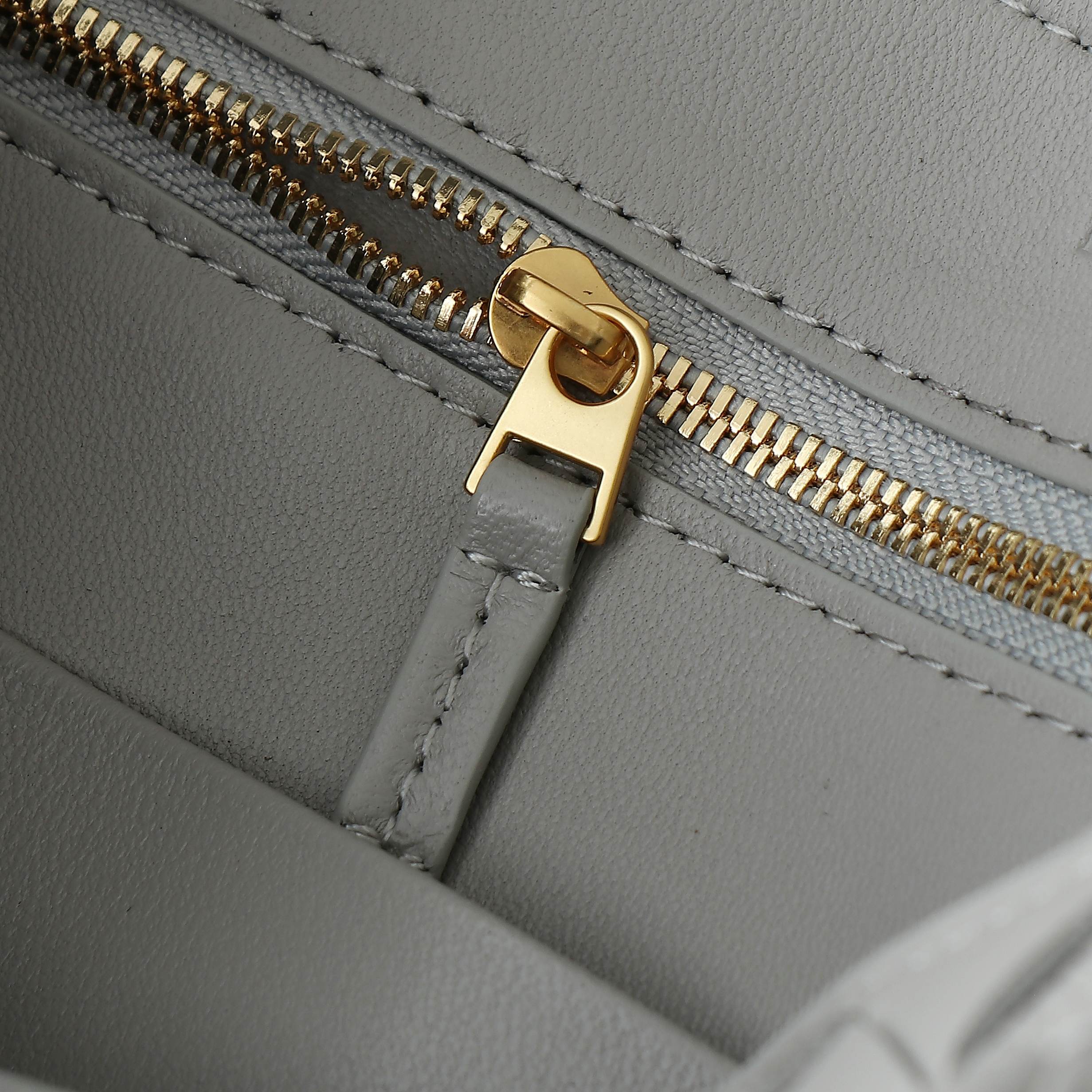 BOTTEGA VENETA MEDIUM ANDIAMO 32CM GREY LAMBSKIN