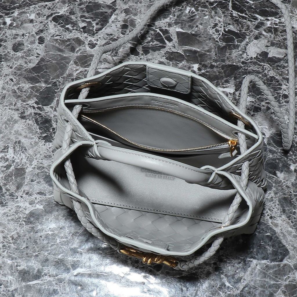 BOTTEGA VENETA SMALL ANDIAMO 25CM GREY LAMBSKIN
