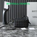 BV MINI LOOP 17CM BLACK CALFSKIN