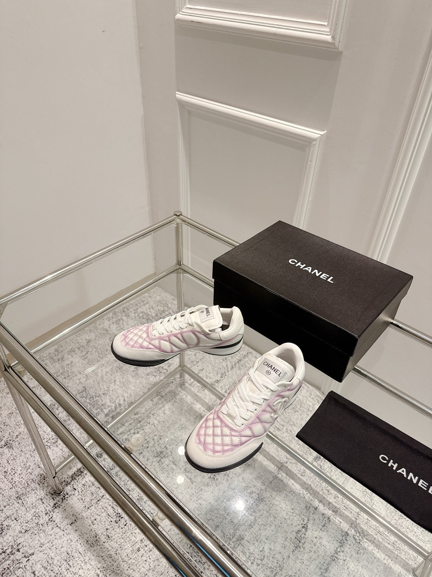 CHANEL CASUAL SNEAKER IN WHITE AND PURPLE CALFSKIN