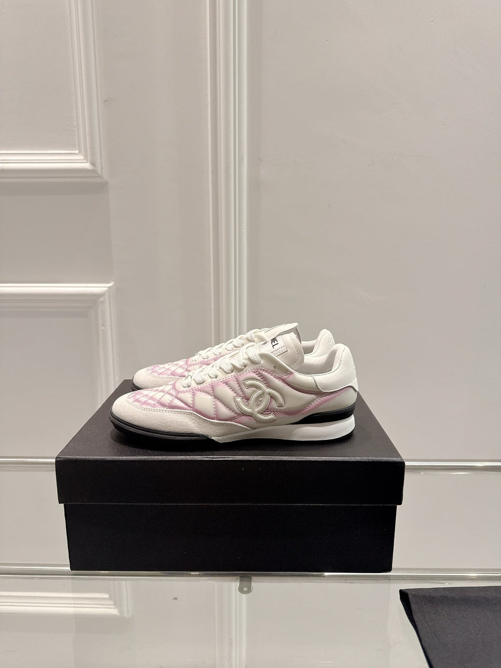 CHANEL CASUAL SNEAKER IN WHITE AND PURPLE CALFSKIN