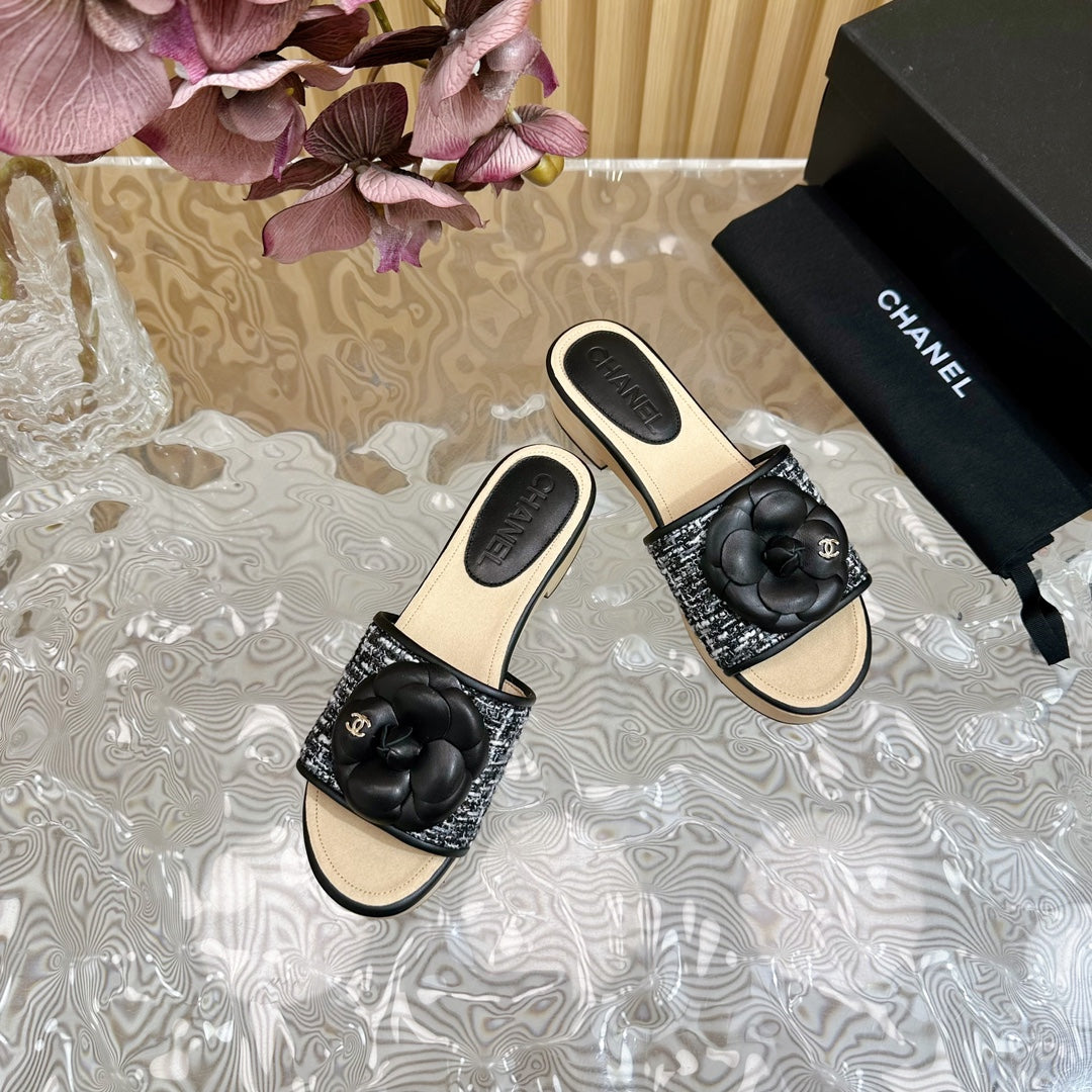 CHANEL PLATFORM SLIPPERS WITH FLOWER IN BLACK LAMBSKIN