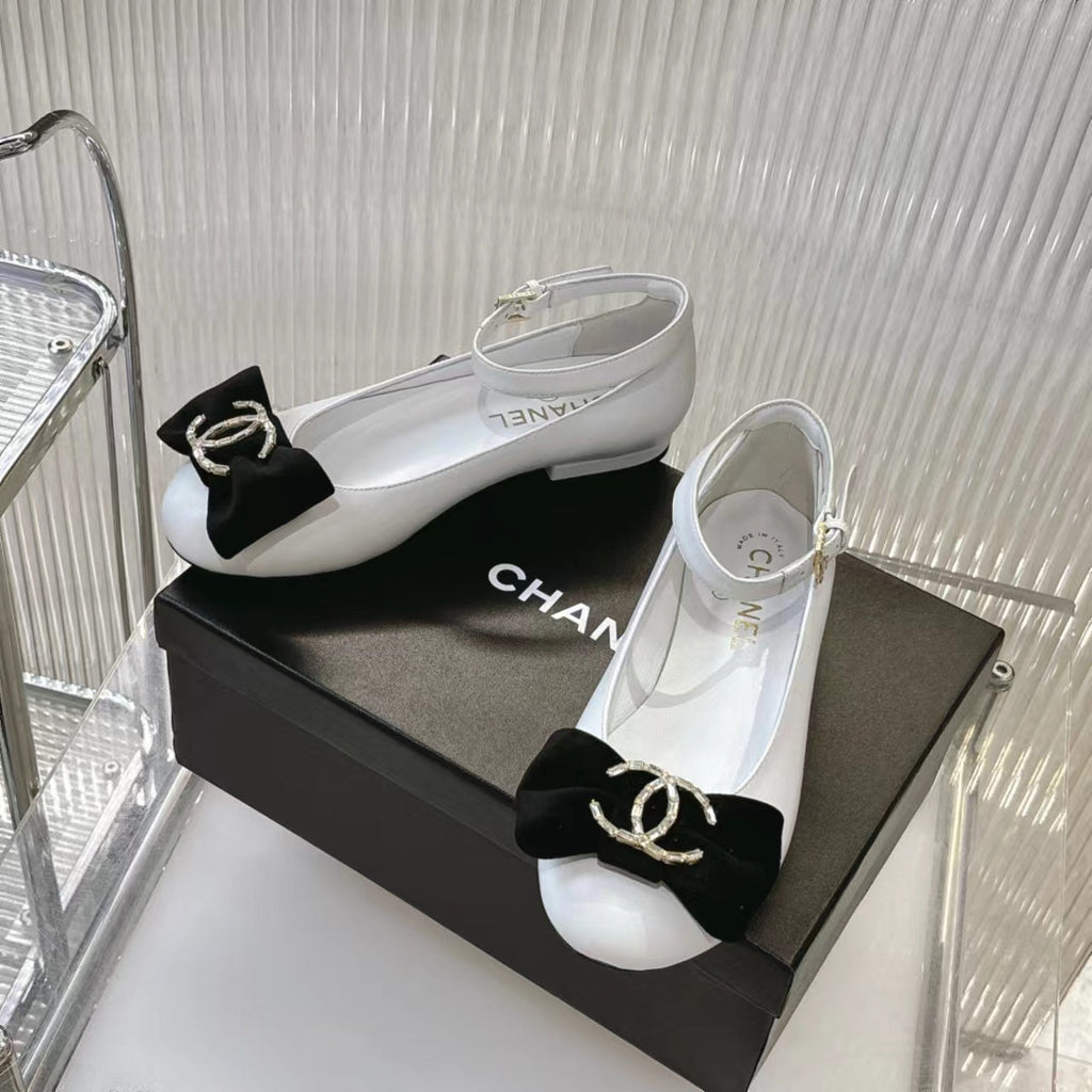 CHANEL BOW MARY JANE SHOES IN WHITE LAMBSKIN