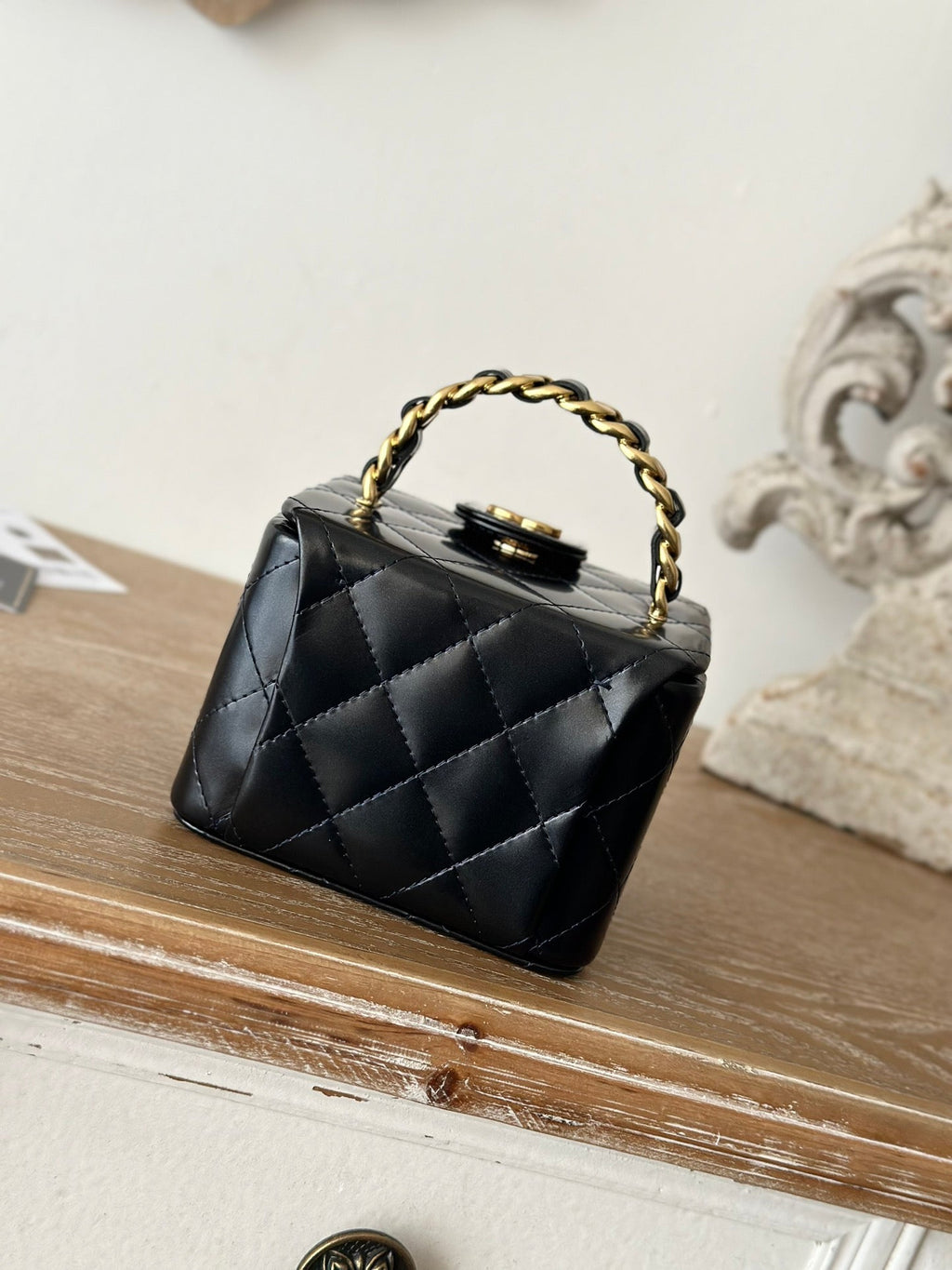 CHANEL MINI VINTAGE COSMETIC BAG 11 IN BLACK SHINY CALFSKIN GOLD HARDWARE