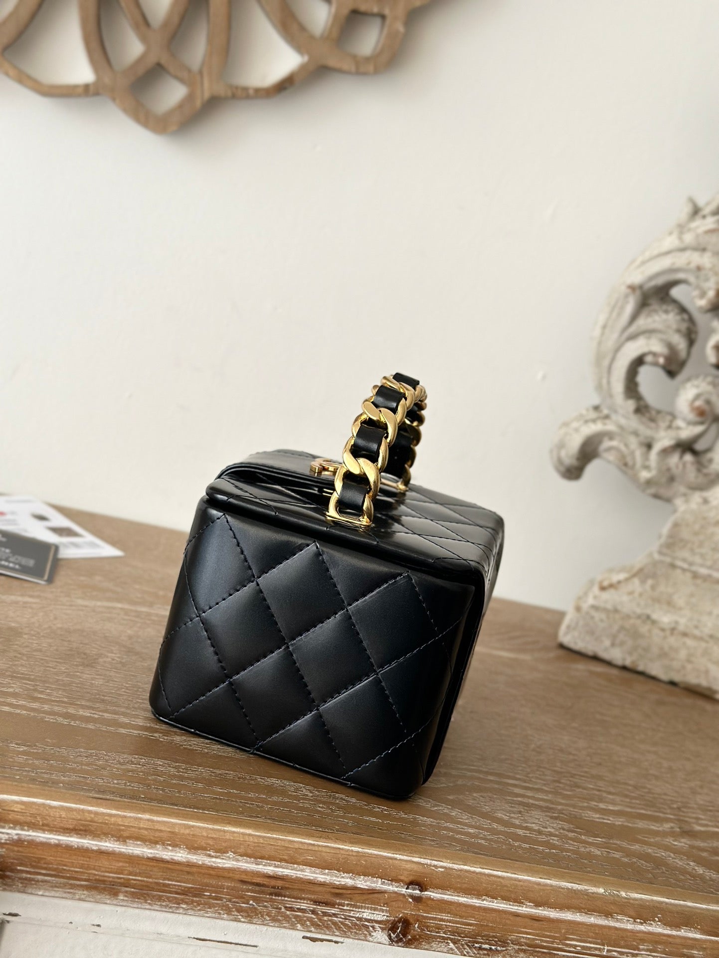 CHANEL MINI VINTAGE COSMETIC BAG 11 IN BLACK SHINY CALFSKIN GOLD HARDWARE