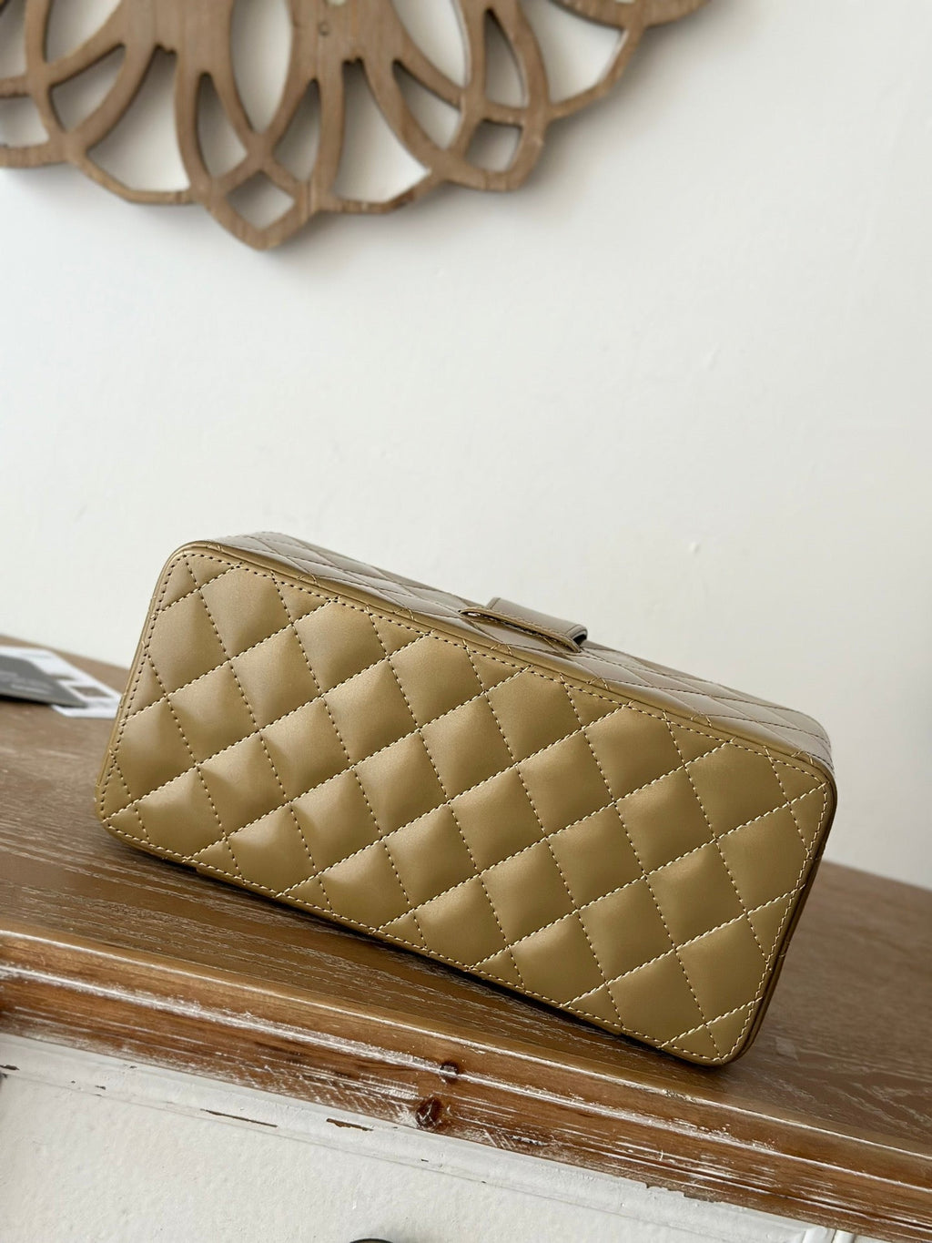 CHANEL VINTAGE COSMETIC BAG 22 IN CAPE PALLISER SHINY CALFSKIN GOLD HARDWARE