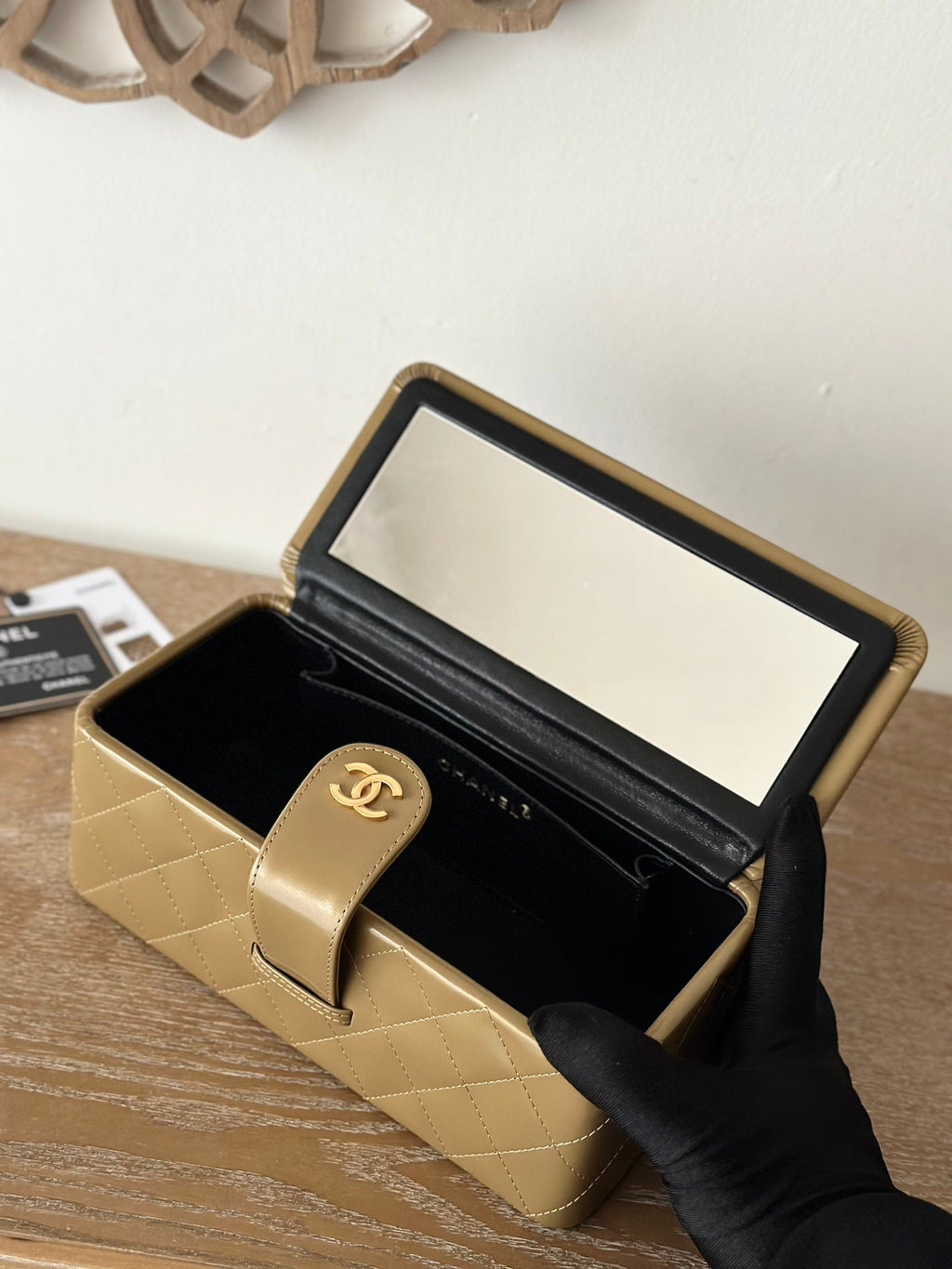 CHANEL VINTAGE COSMETIC BAG 22 IN CAPE PALLISER SHINY CALFSKIN GOLD HARDWARE