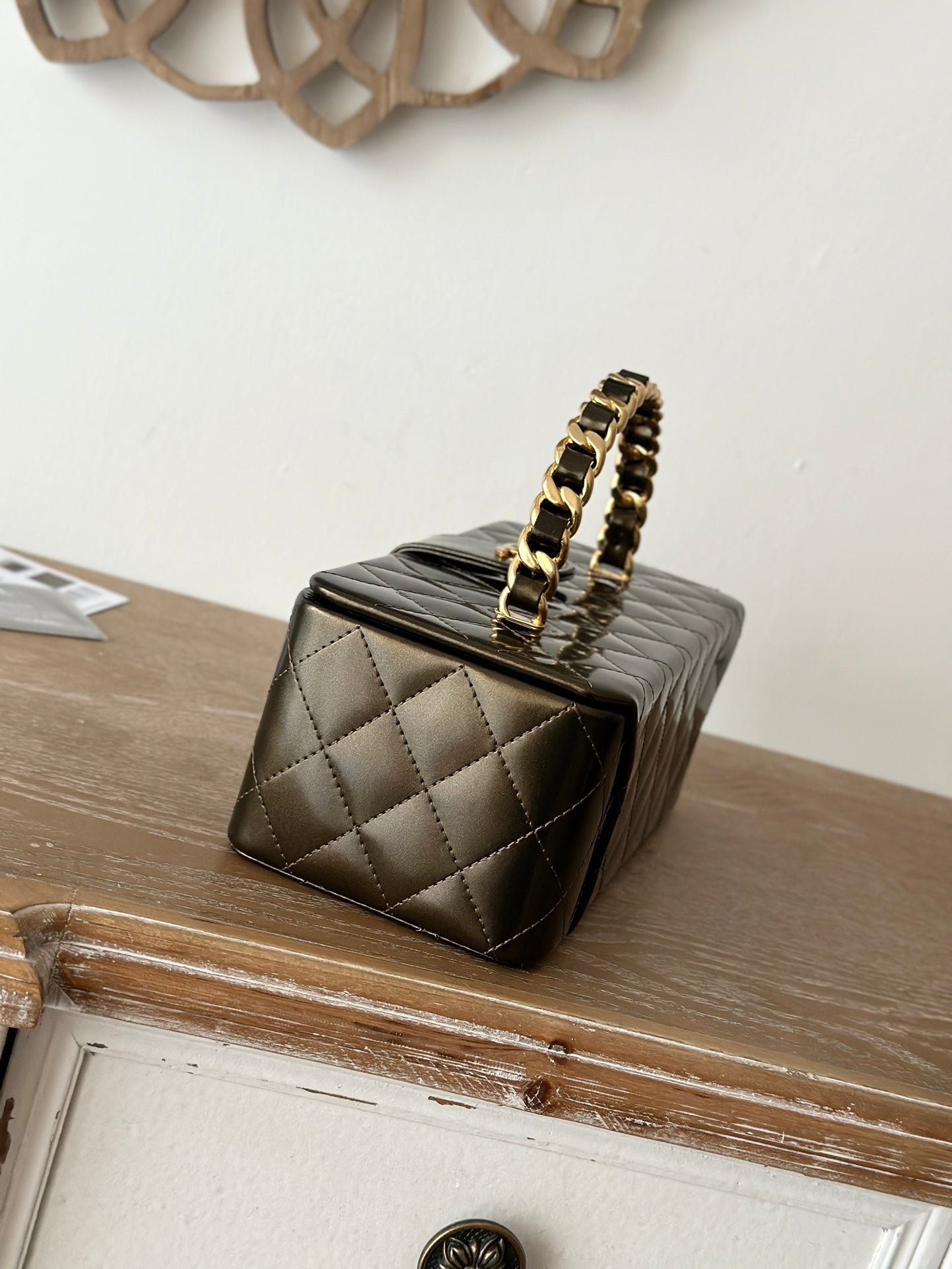 CHANEL VINTAGE COSMETIC BAG 22 IN MIKADO SHINY CALFSKIN GOLD HARDWARE