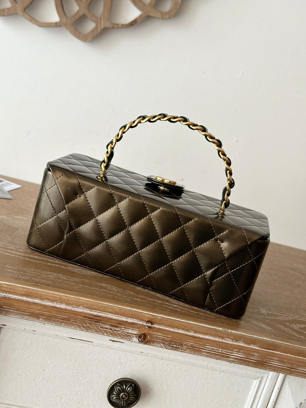 CHANEL VINTAGE COSMETIC BAG 22 IN MIKADO SHINY CALFSKIN GOLD HARDWARE