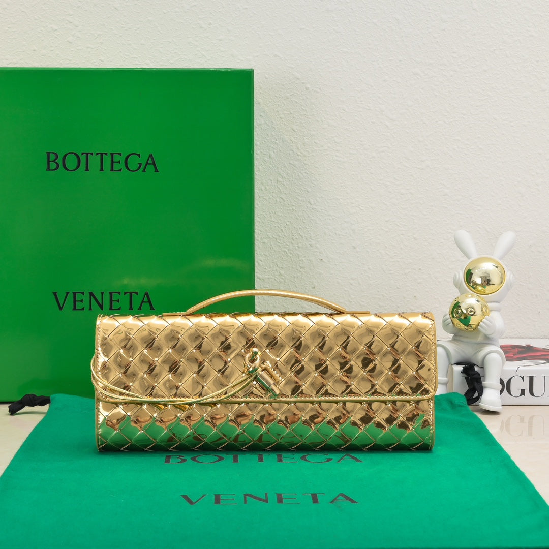 BOTTEGA VENETA Long Clutch Andiamo 31 Gold Metalic Leather Ghw