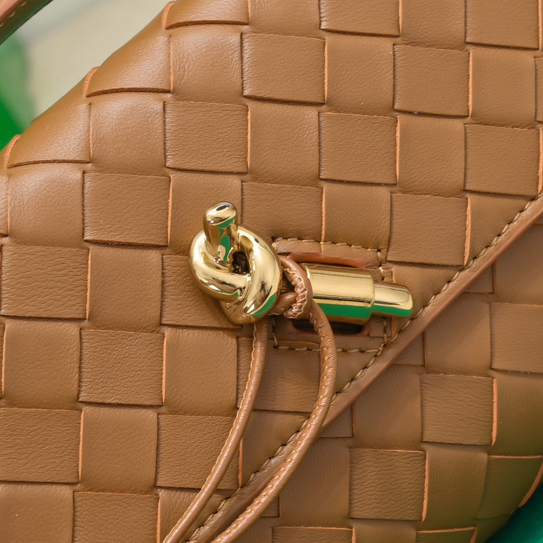 BOTTEGA VENETA Long Clutch Andiamo 31 Tan Leather Ghw