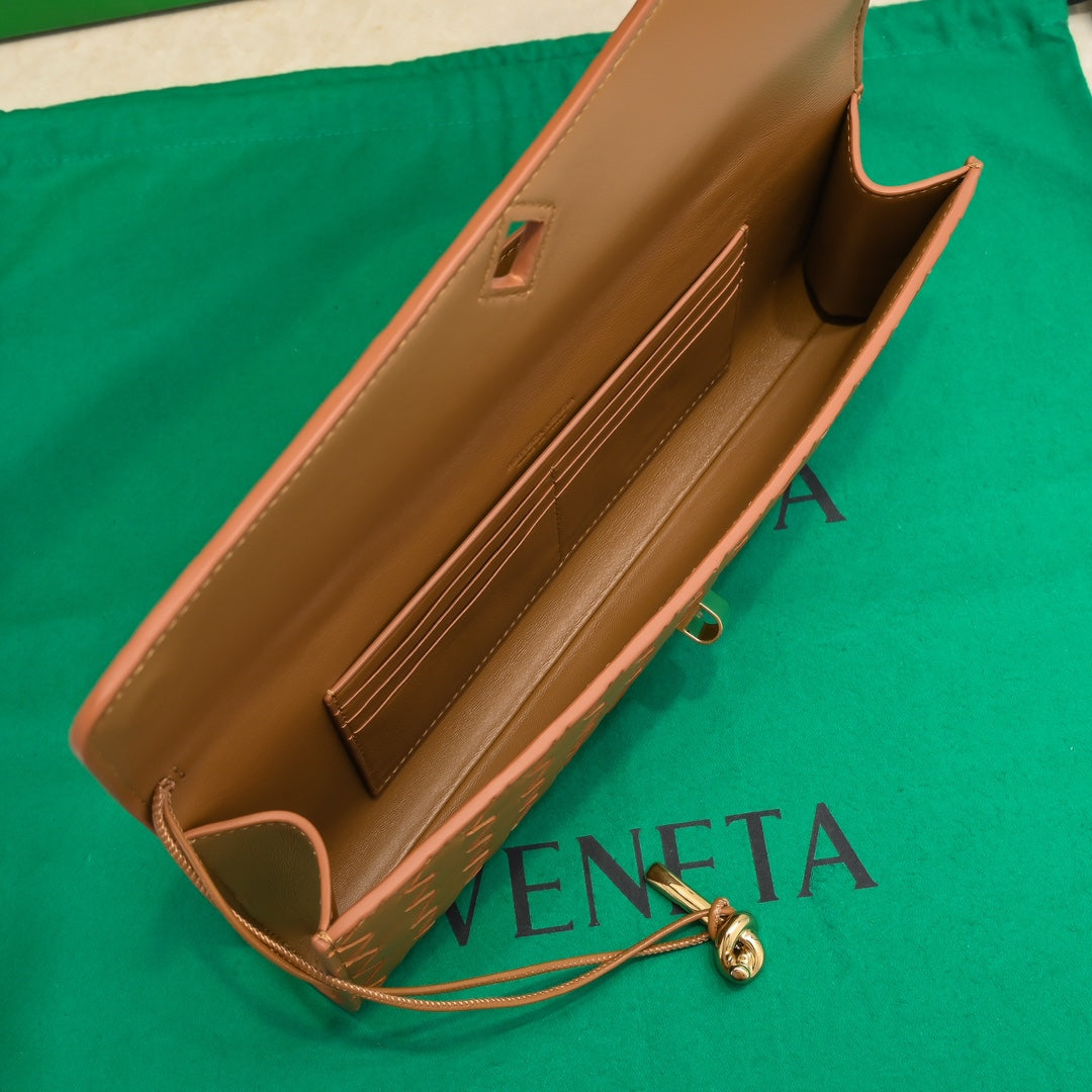 BOTTEGA VENETA Long Clutch Andiamo 31 Tan Leather Ghw