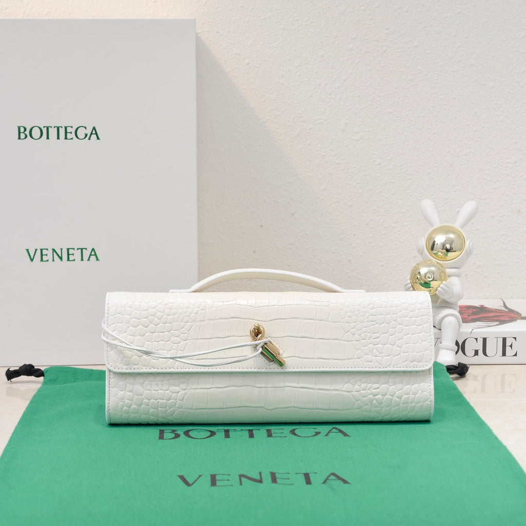 BOTTEGA VENETA Long Clutch Andiamo 31 White Crocodile Calfskin Ghw