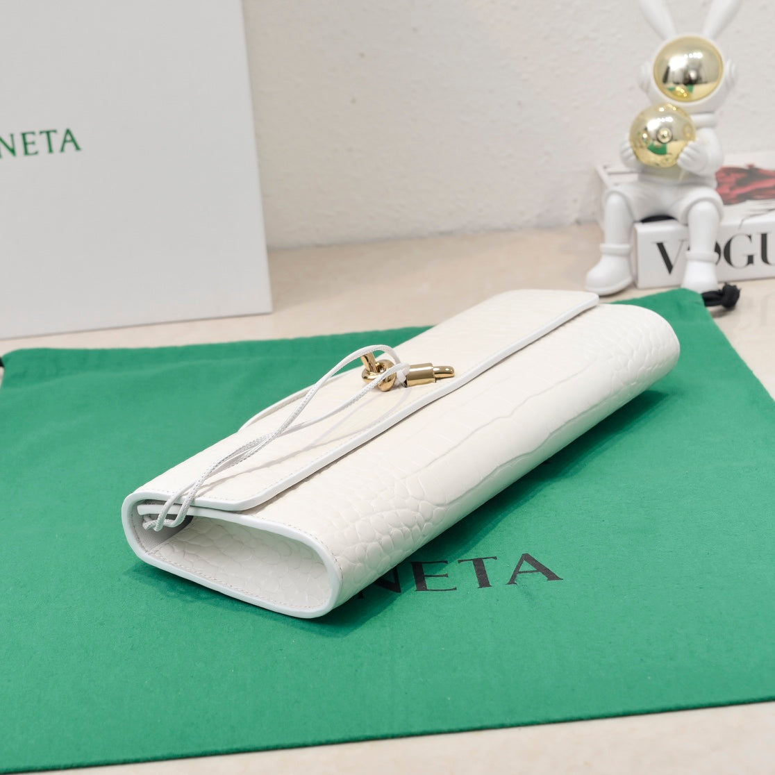 BOTTEGA VENETA Long Clutch Andiamo 31 White Crocodile Calfskin Ghw