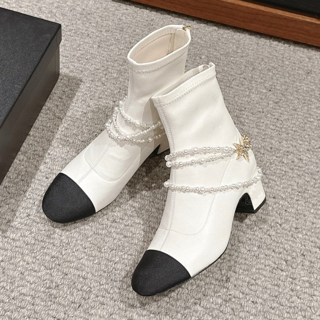 CHANEL LOW CUT BOOTS IN WHITE STRETCH LAMBSKIN AND GROSGRAIN WITH PEARL CHAIN