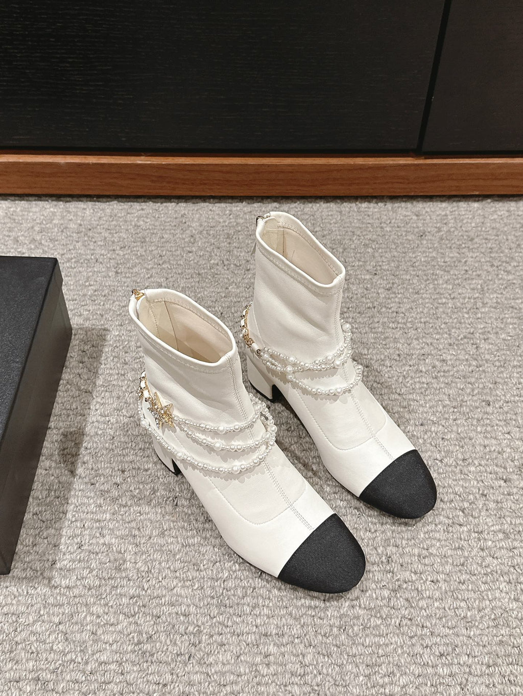 CHANEL LOW CUT BOOTS IN WHITE STRETCH LAMBSKIN AND GROSGRAIN WITH PEARL CHAIN