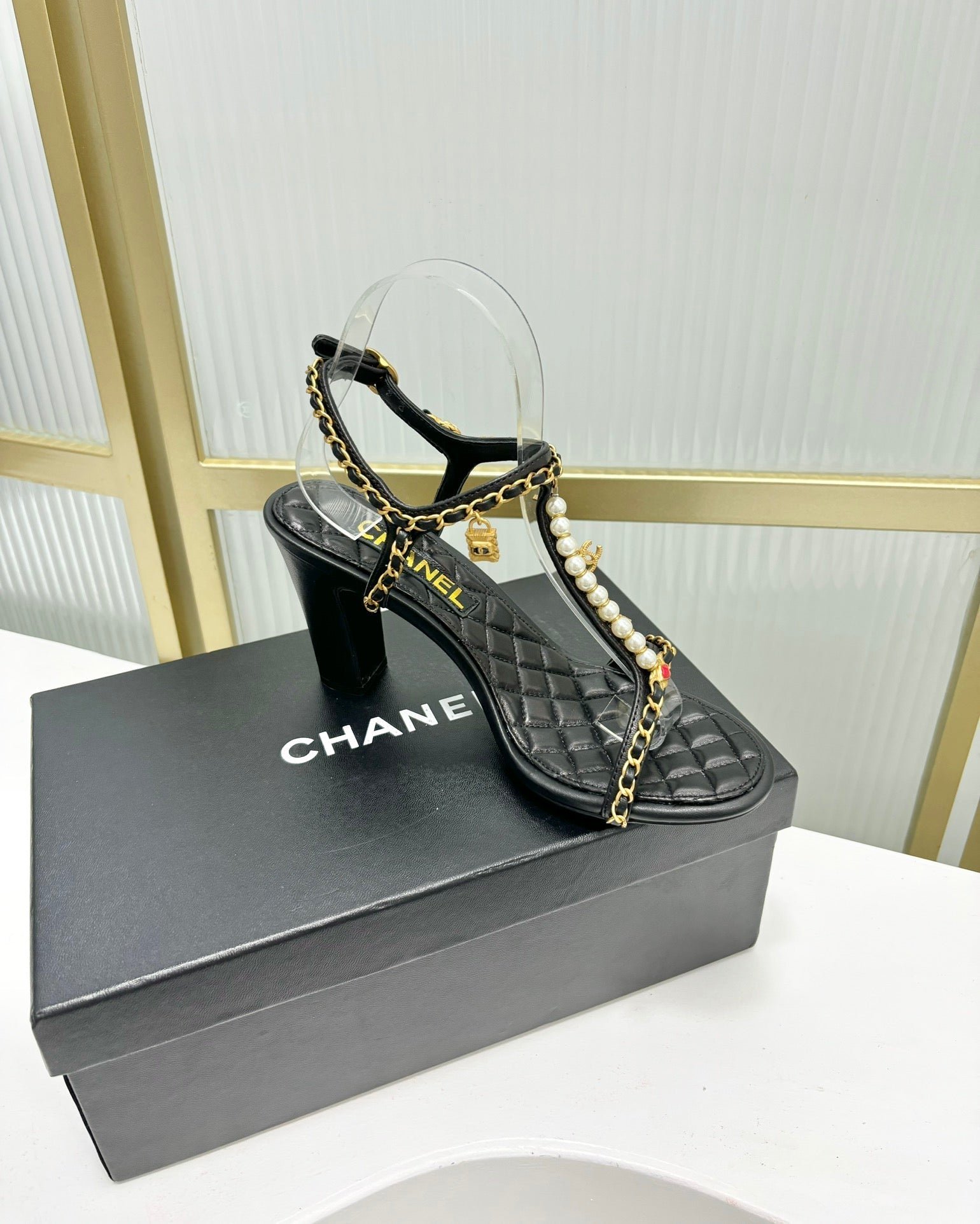 CHANEL HIGH HEELS PEARL CHAIN IN BLACK COWHIDE