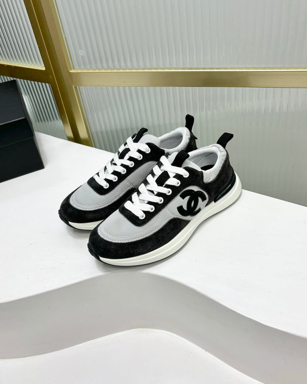 CHANEL SNEAKER IN BLACK MIX GREY SUEDE