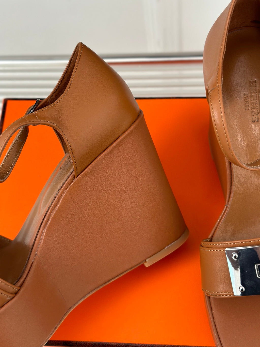 HERMES WEDGES SANDALS CARAMEL LAMBSKIN