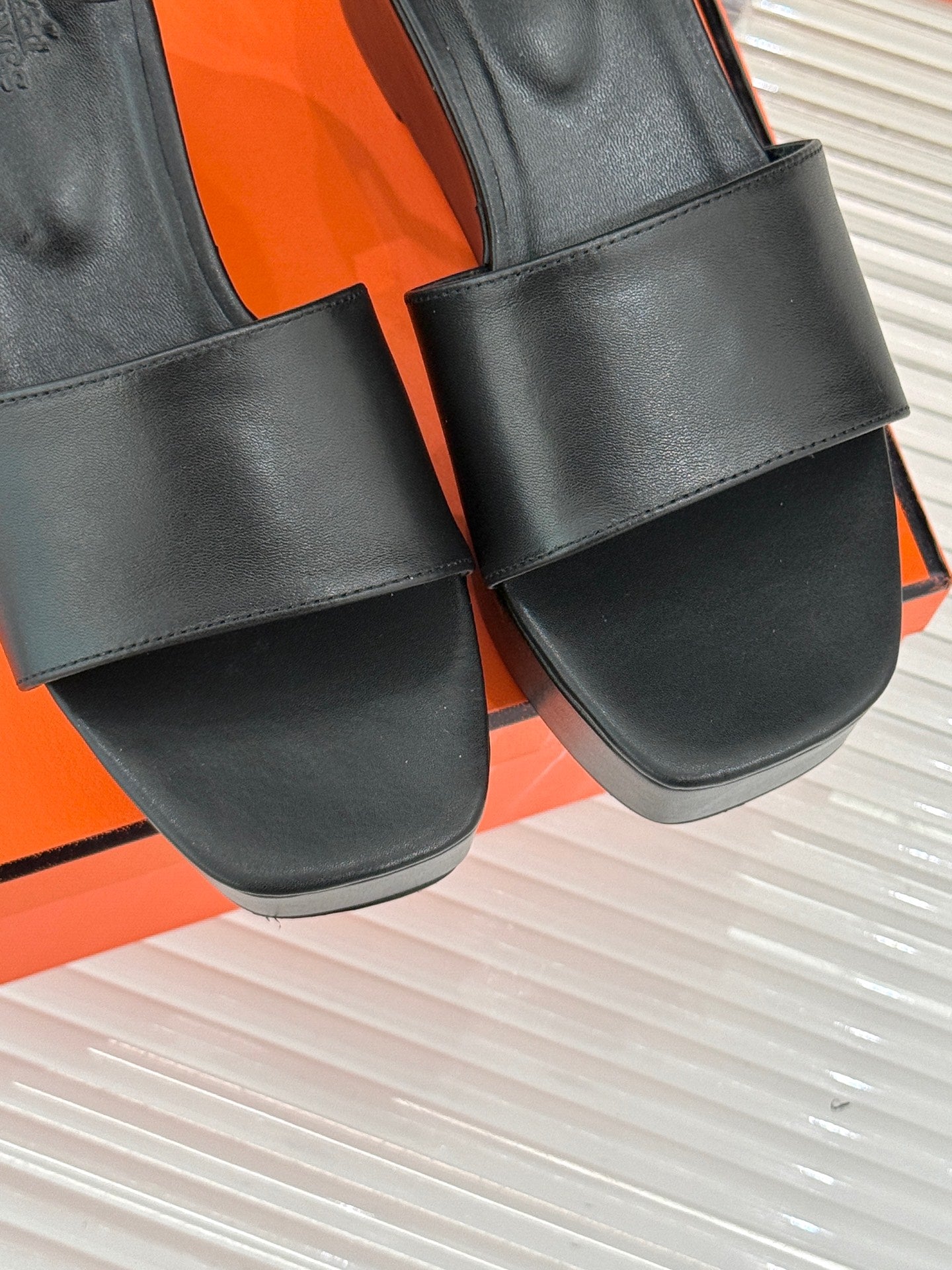 HERMES ILLUSION 35 SANDAL IN BLACK CALFSKIN
