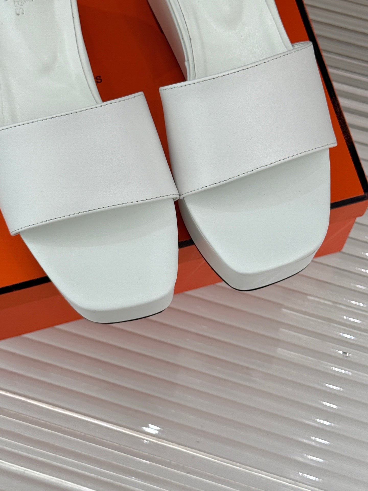 HERMES ILLUSION 35 SANDAL IN WHITE CALFSKIN