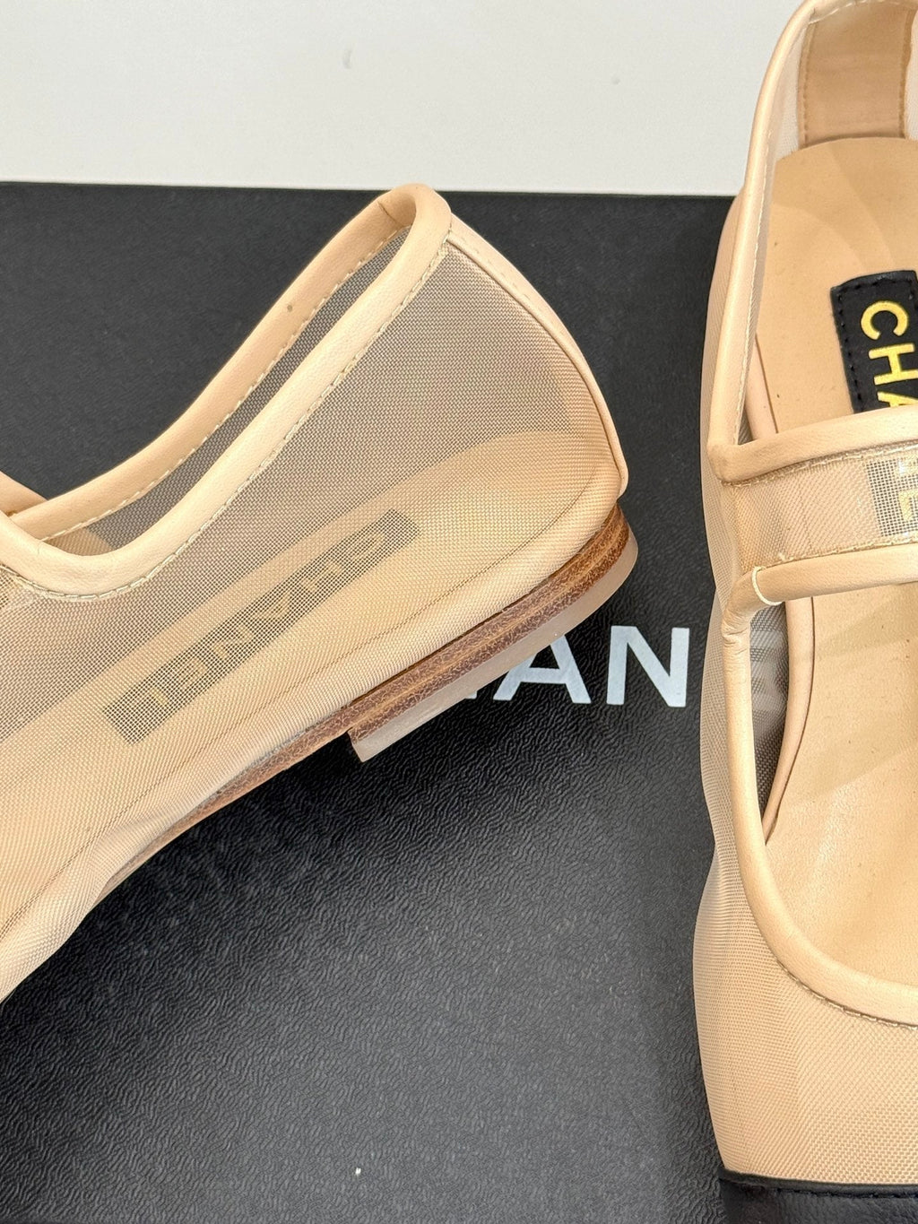 CHANEL FLAT SHOES IN BEIGE MESH AND BLACK LAMBSKIN