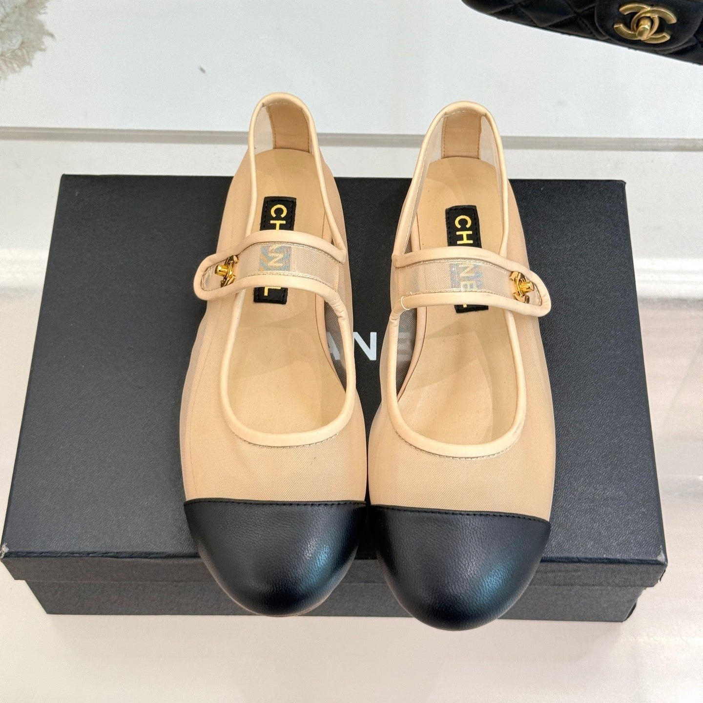 CHANEL FLAT SHOES IN BEIGE MESH AND BLACK LAMBSKIN