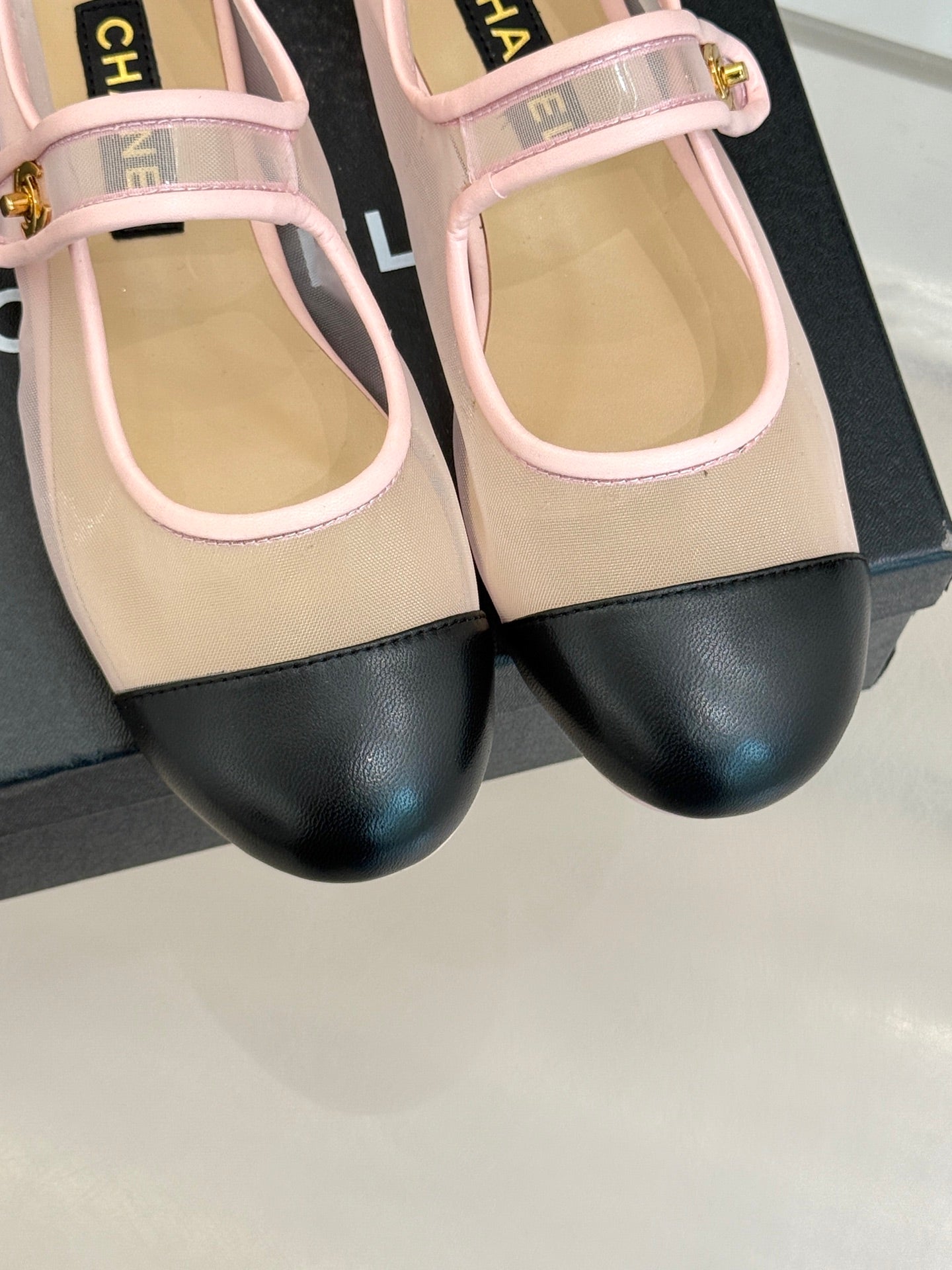 CHANEL FLAT SHOES IN PINK MESH AND BLACK LAMBSKIN