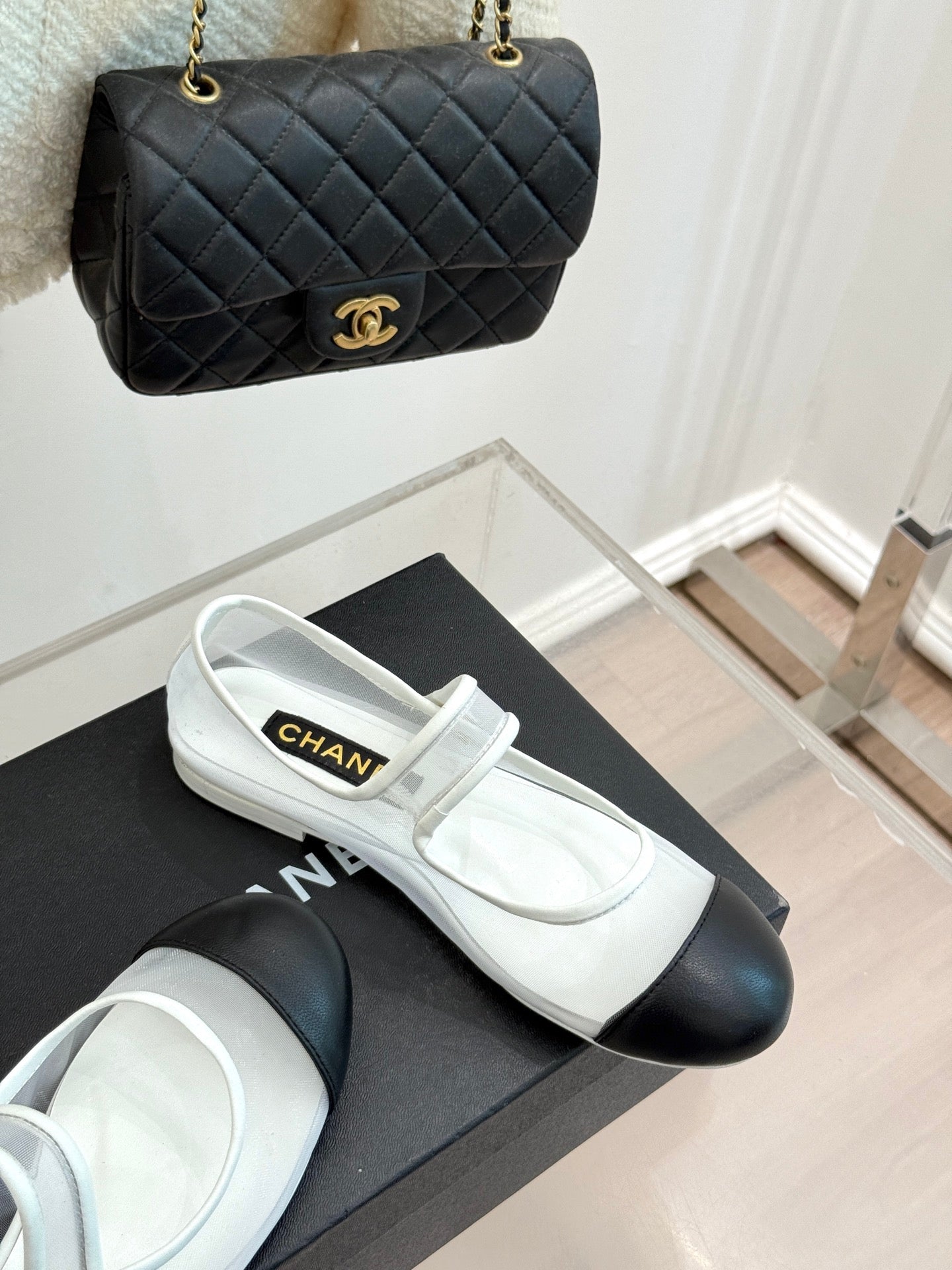 CHANEL FLAT SHOES IN WHITE MESH AND BLACK LAMBSKIN