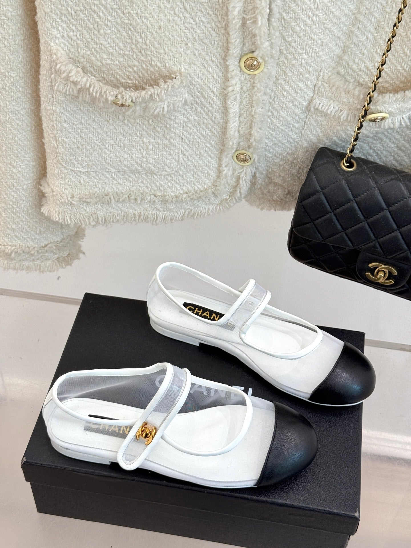 CHANEL FLAT SHOES IN WHITE MESH AND BLACK LAMBSKIN