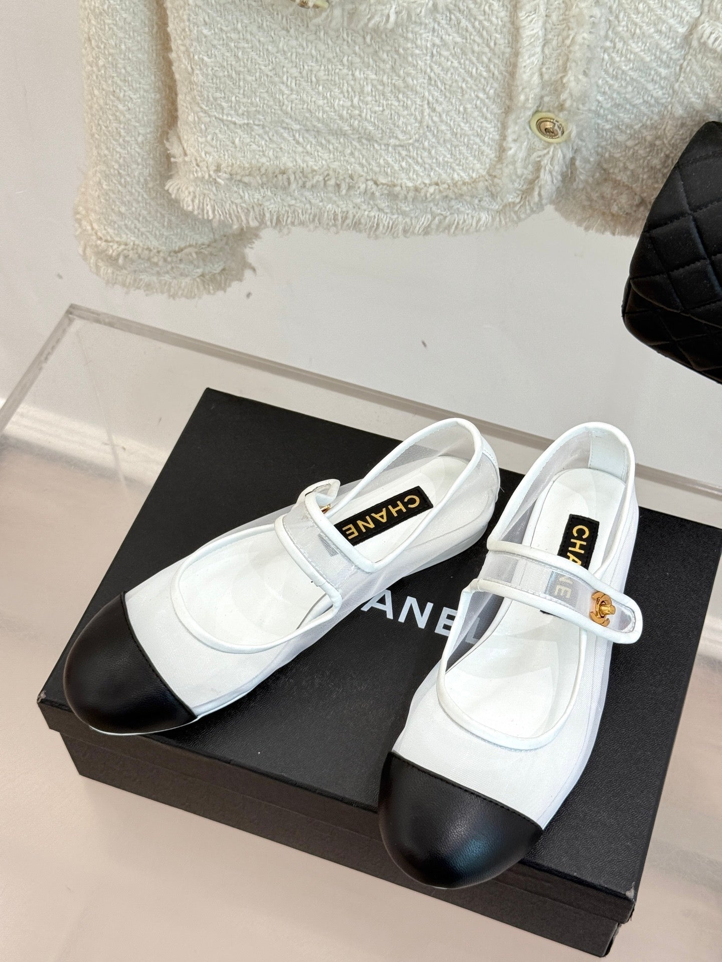 CHANEL FLAT SHOES IN WHITE MESH AND BLACK LAMBSKIN