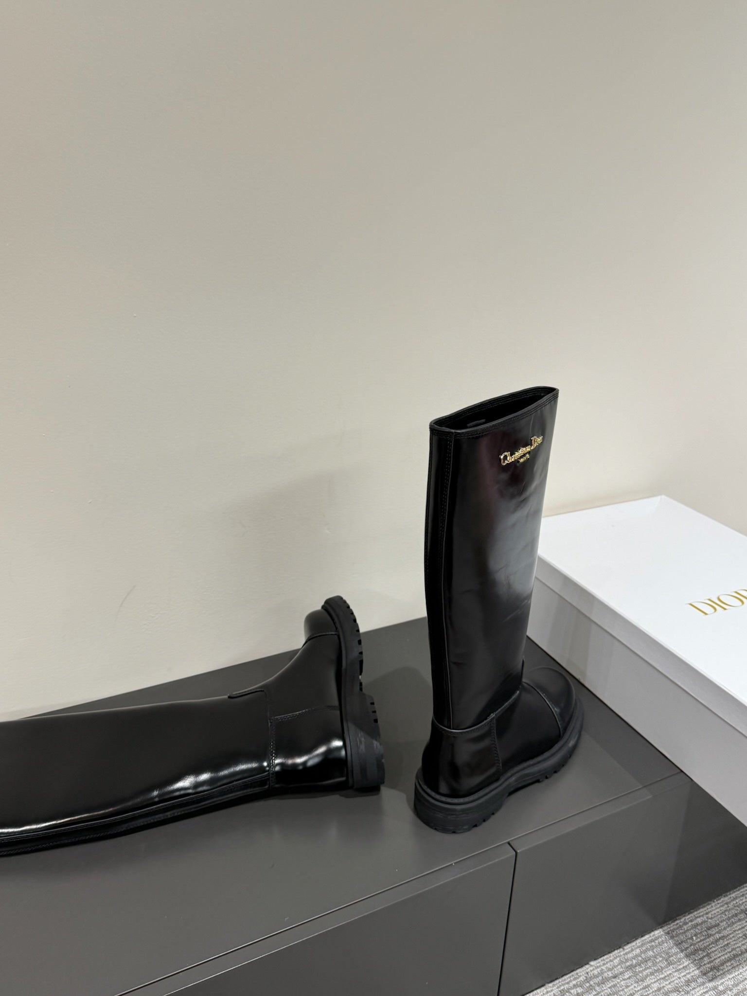 DIOR D-TOWN BOOTS IN BLACK PATENT CALFSKIN