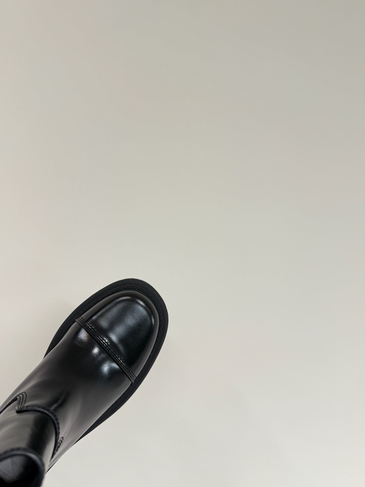 DIOR D-TOWN ANKLE BOOTS IN BLACK PATENT CALFSKIN