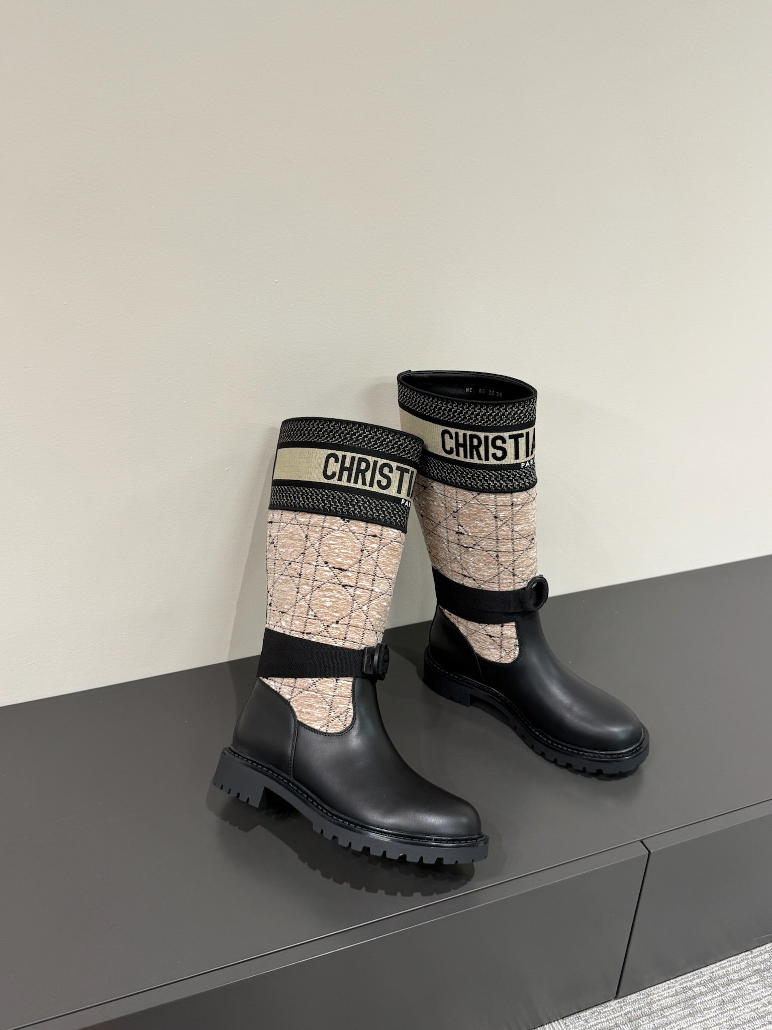 DIOR D-MAJOR BOOT TAUPE AND BLACK TECHNICAL FABRIC AND BLACK CALFSKIN