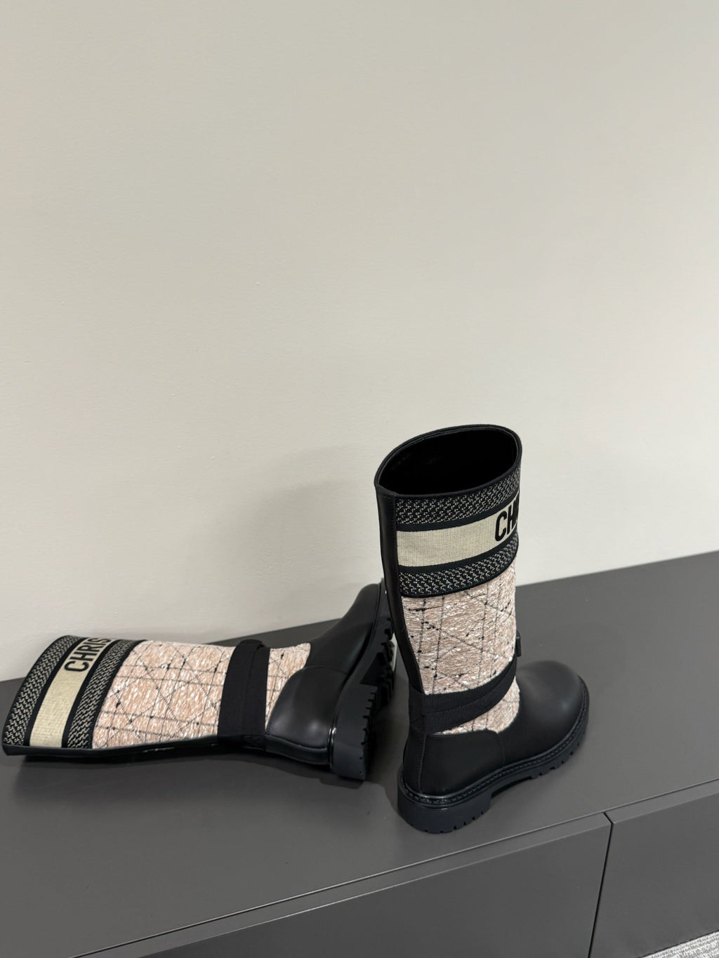 DIOR D-MAJOR BOOT TAUPE AND BLACK TECHNICAL FABRIC AND BLACK CALFSKIN