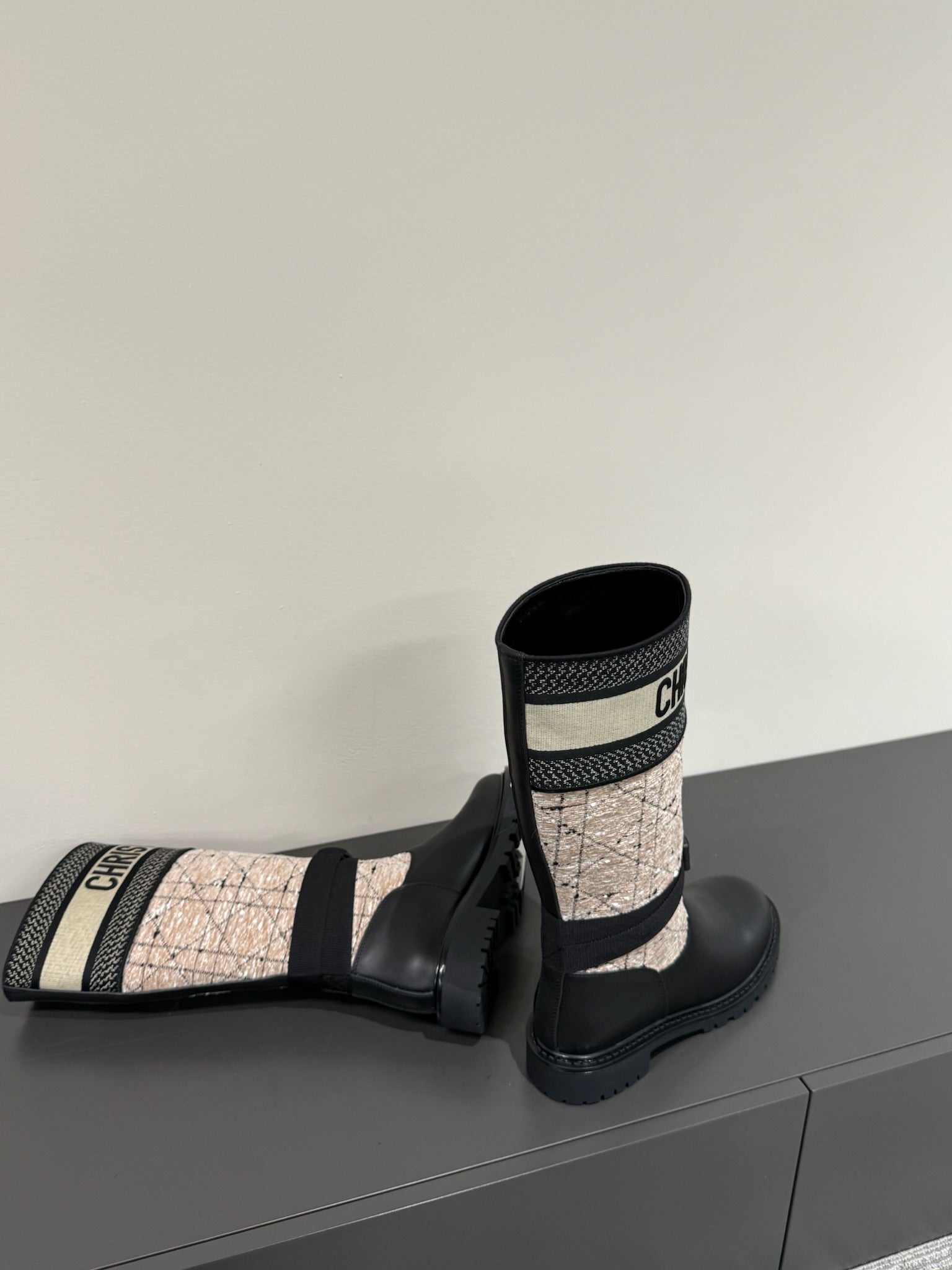DIOR D-MAJOR BOOT TAUPE AND BLACK TECHNICAL FABRIC AND BLACK CALFSKIN