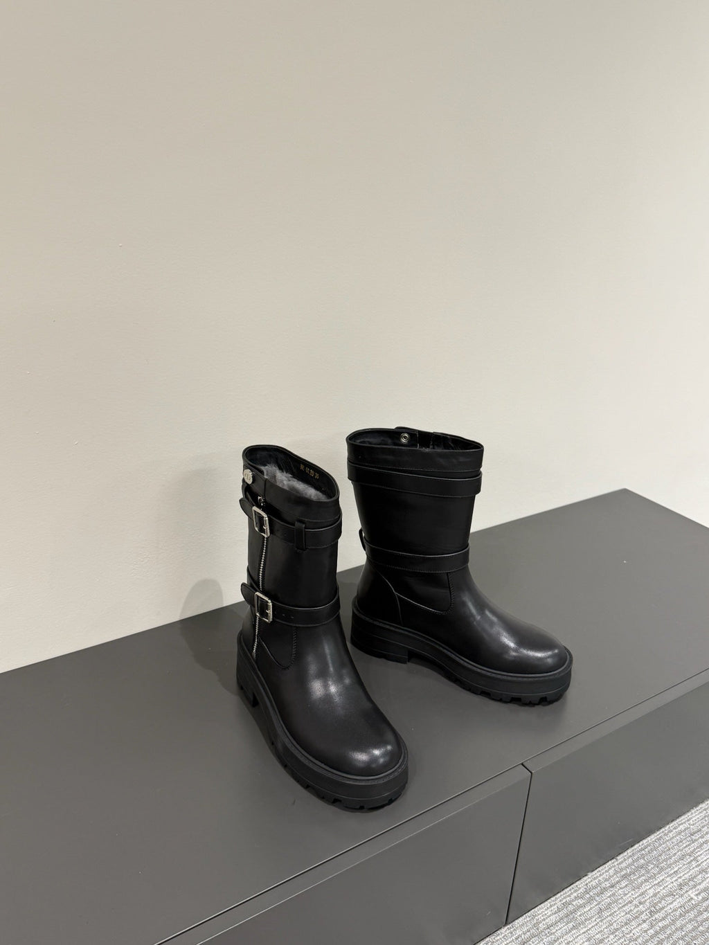 DIOR MAJOR ANKLE BOOT BLACK CALFSKIN WITH SHEARLING WOOL LINING